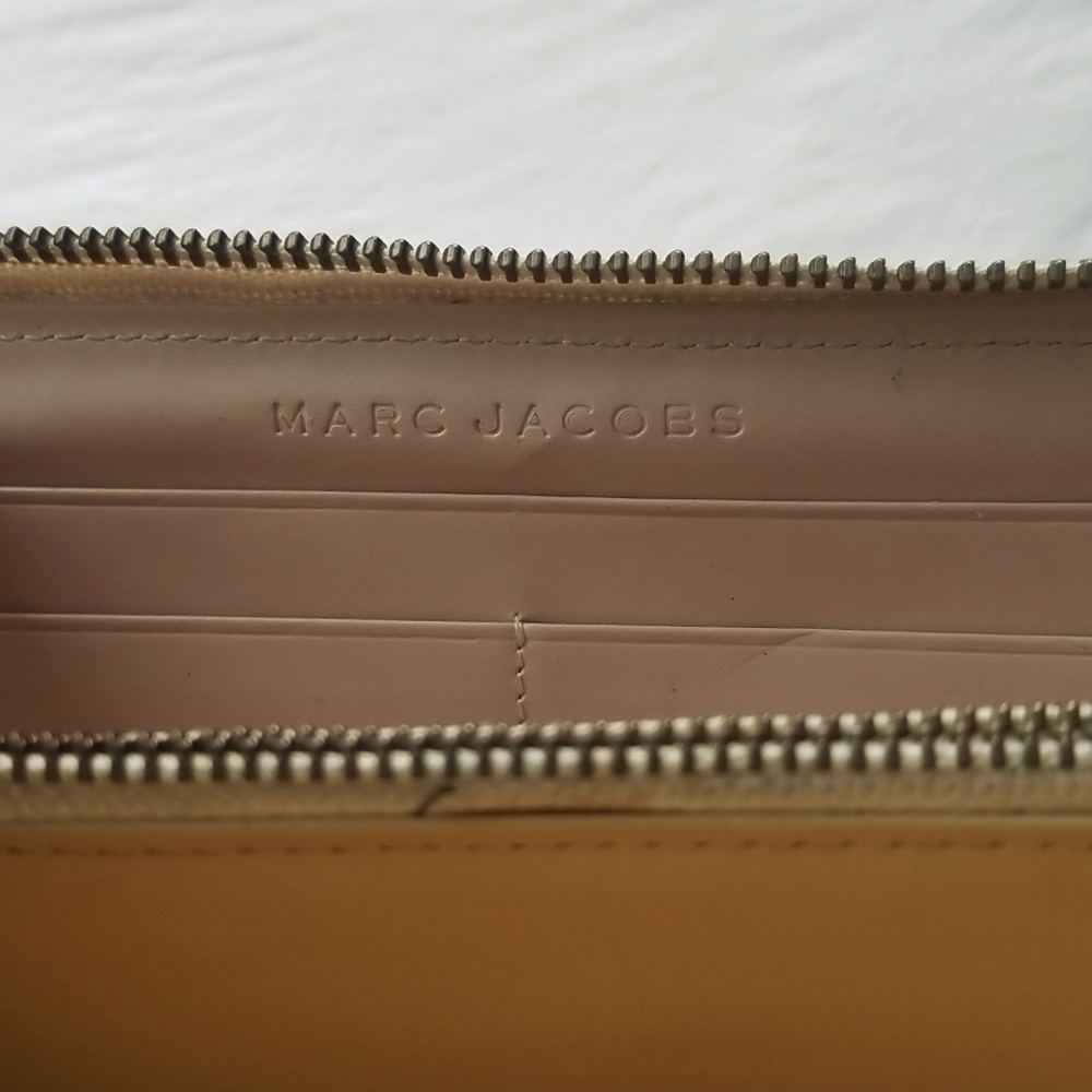 Marc Jacobs White Leather Zipper Wallet - Picture 12 of 12